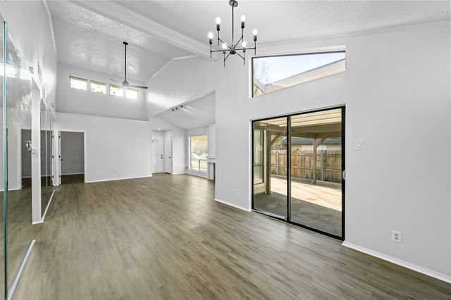 522 Hunters Glen Street, Lewisville, TX 75067