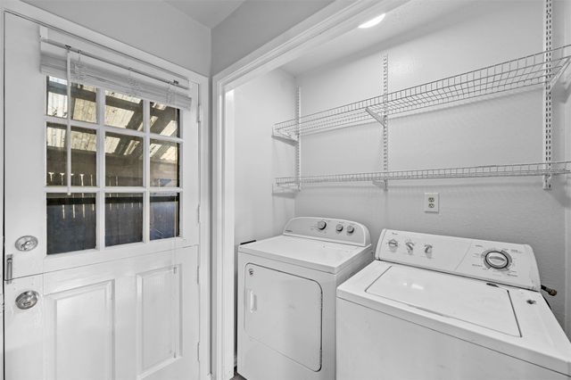 522 Hunters Glen Street, Lewisville, TX 75067