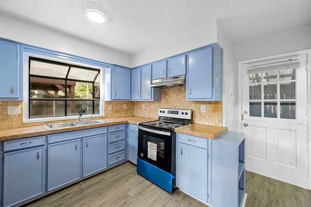 522 Hunters Glen Street, Lewisville, TX 75067