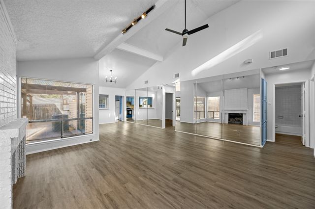 522 Hunters Glen Street, Lewisville, TX 75067