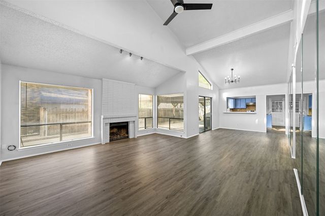 522 Hunters Glen Street, Lewisville, TX 75067