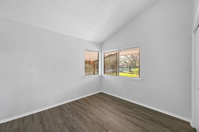 522 Hunters Glen Street, Lewisville, TX 75067