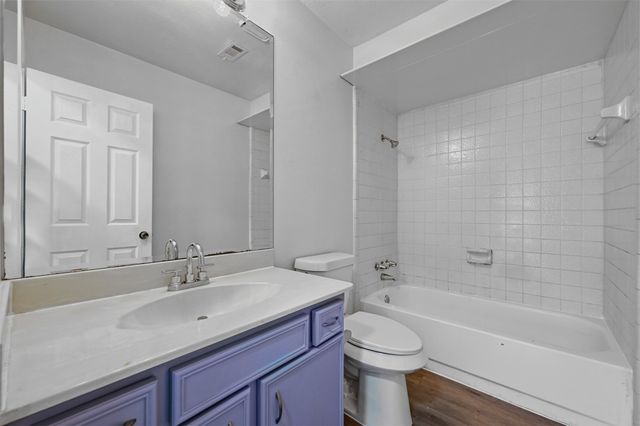 522 Hunters Glen Street, Lewisville, TX 75067