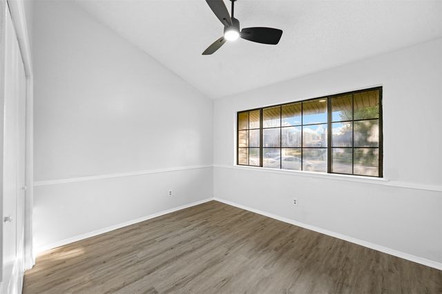 522 Hunters Glen Street, Lewisville, TX 75067