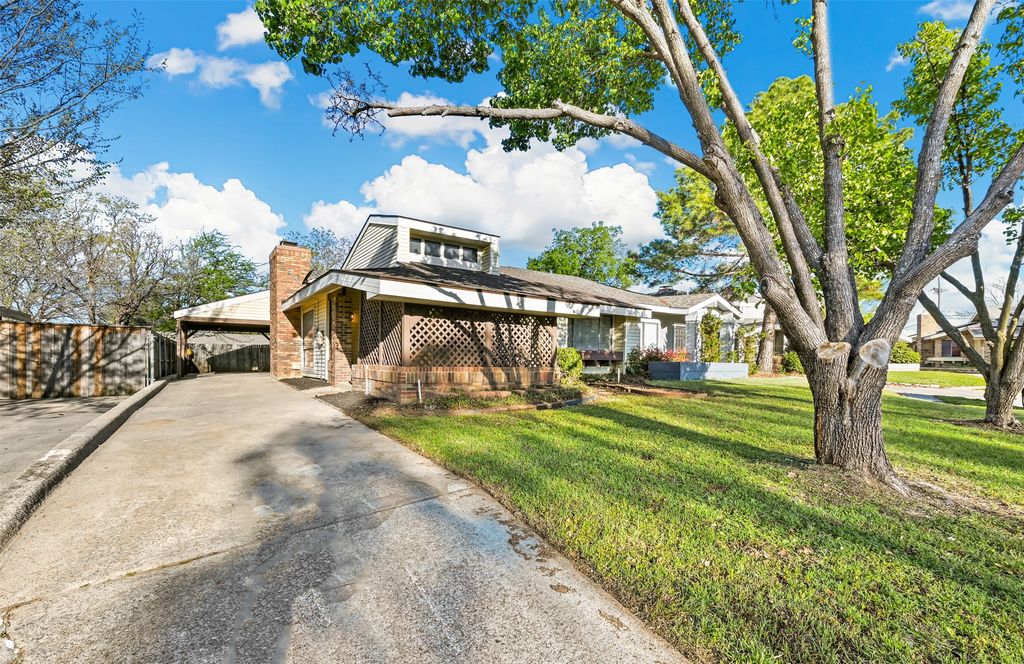 522 Hunters Glen Street, Lewisville, TX 75067