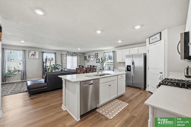 11452 Sunburst Drive, Papillion, NE 68046