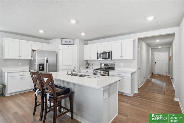 11452 Sunburst Drive, Papillion, NE 68046