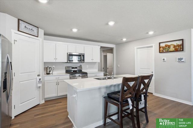 11452 Sunburst Drive, Papillion, NE 68046