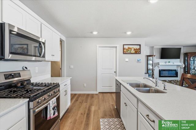 11452 Sunburst Drive, Papillion, NE 68046