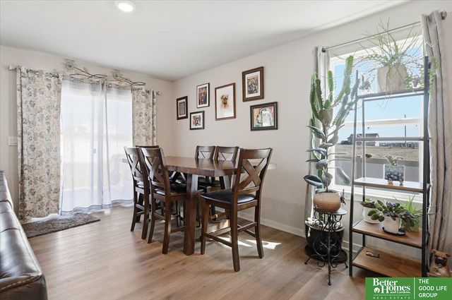 11452 Sunburst Drive, Papillion, NE 68046