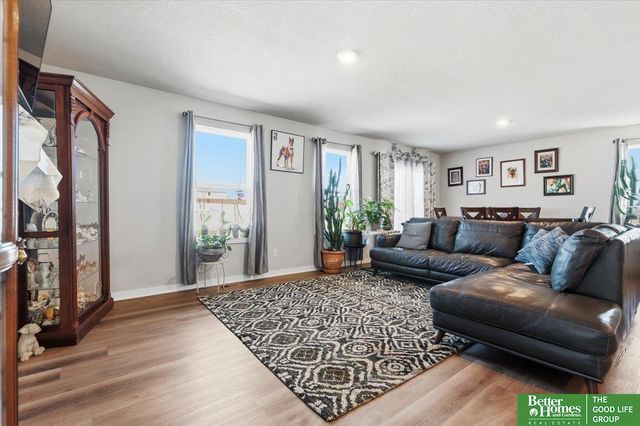 11452 Sunburst Drive, Papillion, NE 68046