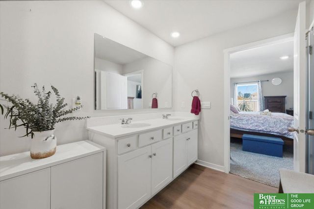 11452 Sunburst Drive, Papillion, NE 68046