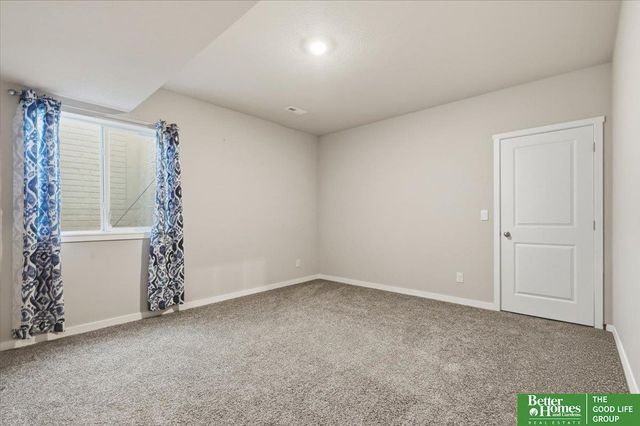 11452 Sunburst Drive, Papillion, NE 68046