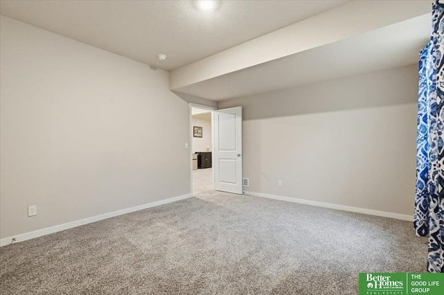 11452 Sunburst Drive, Papillion, NE 68046