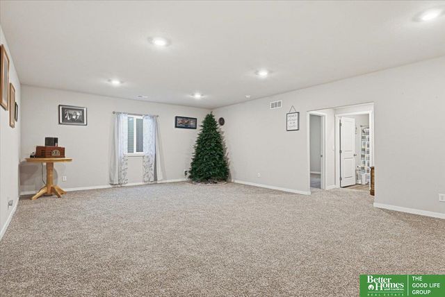 11452 Sunburst Drive, Papillion, NE 68046