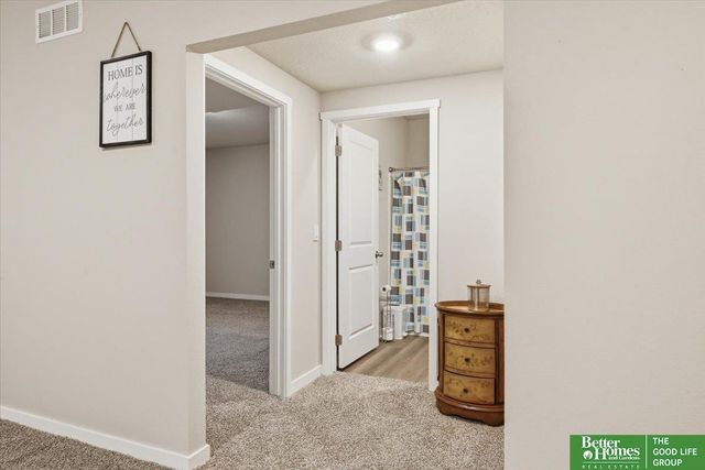 11452 Sunburst Drive, Papillion, NE 68046