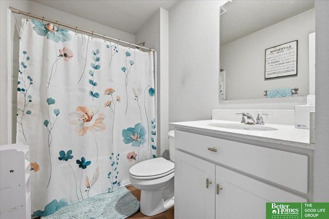 11452 Sunburst Drive, Papillion, NE 68046