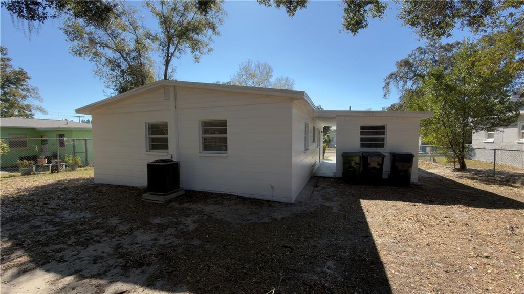 Image 13 of property listing at 3914 E CHELSEA STREET, Tampa, FL 33610