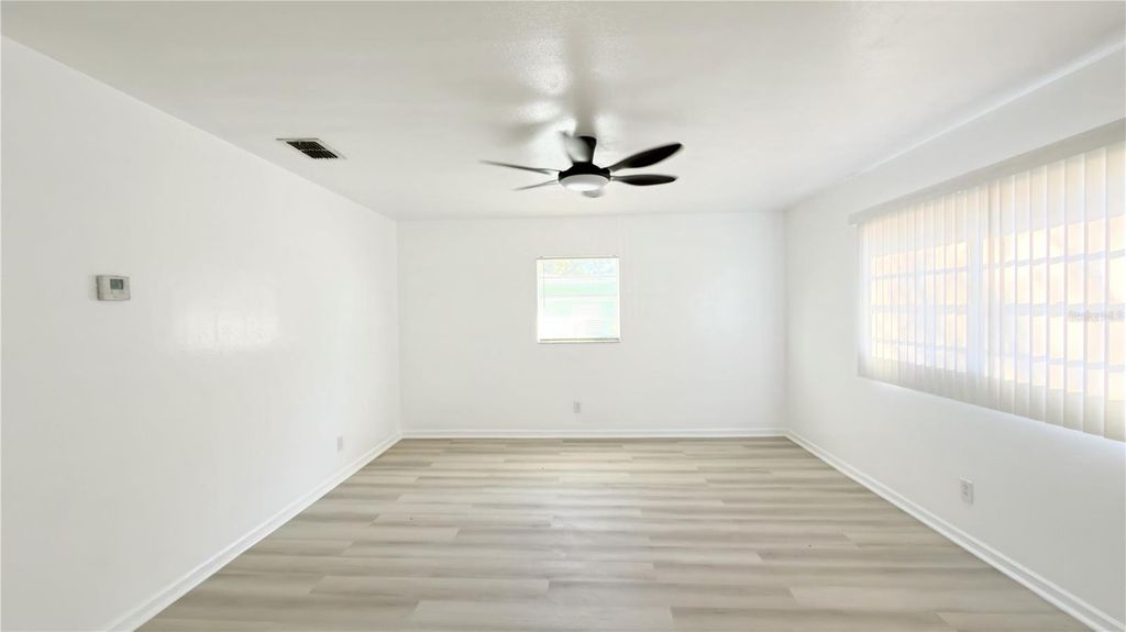 Image 4 of property listing at 3914 E CHELSEA STREET, Tampa, FL 33610