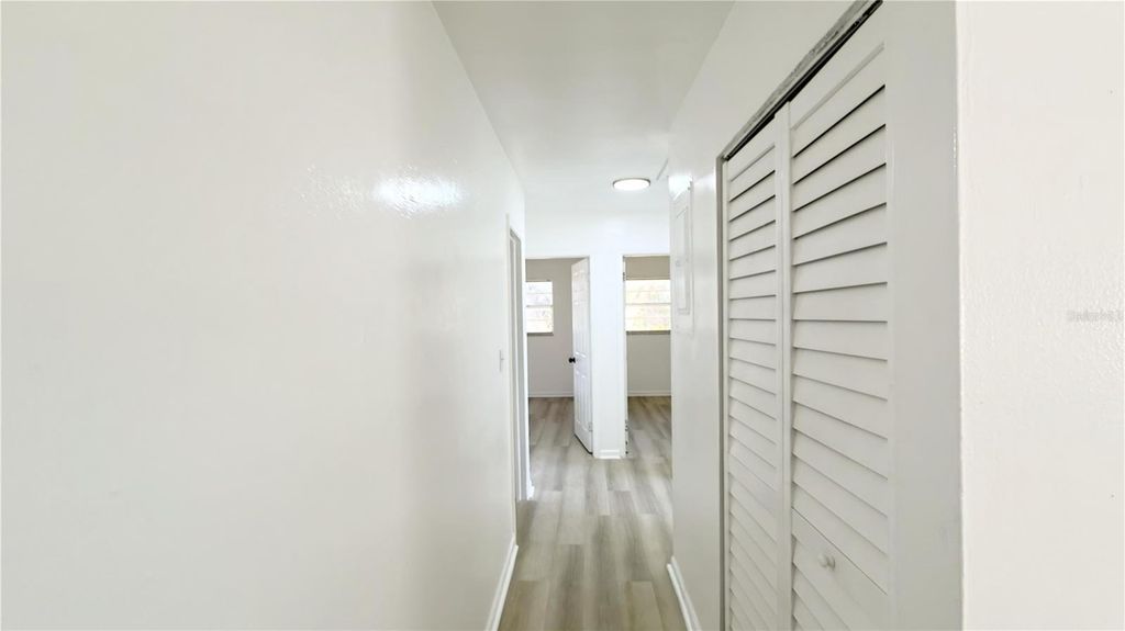 Image 8 of property listing at 3914 E CHELSEA STREET, Tampa, FL 33610