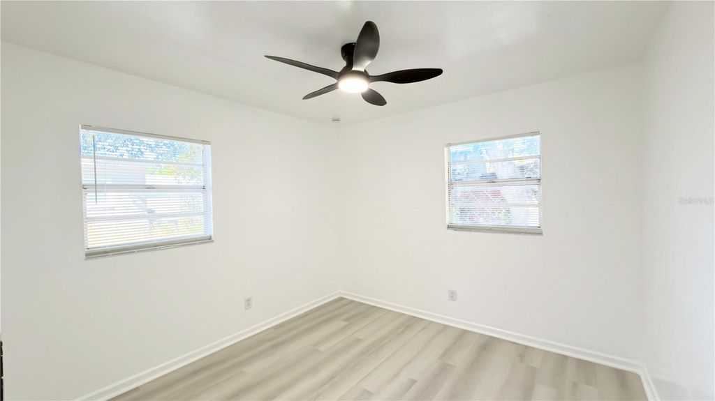 Image 9 of property listing at 3914 E CHELSEA STREET, Tampa, FL 33610