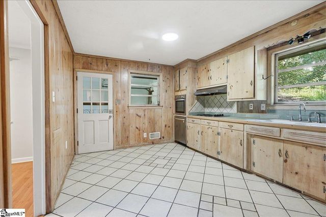 650 Springhill Avenue, Spartanburg, SC 29303
