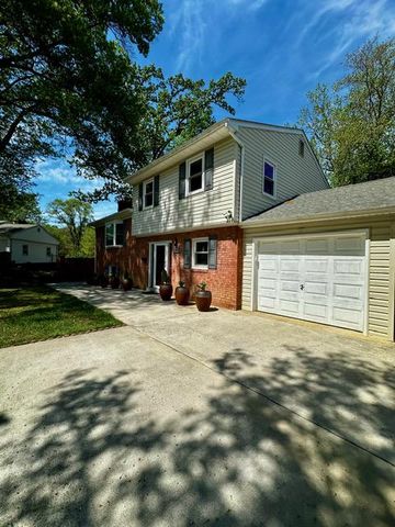 3302 CHICAMUXEN CT, Falls Church, VA 22041