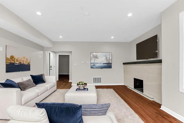 8042 S Champlain Avenue 2, Chicago, IL 60619