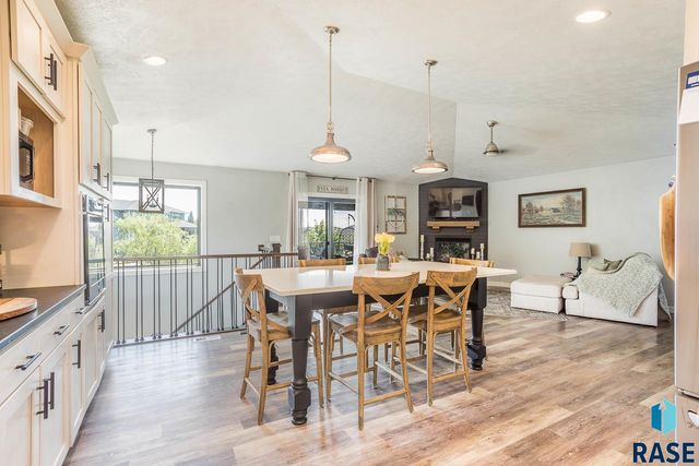 4312 Alpine Ave, Sioux Falls, SD 57110