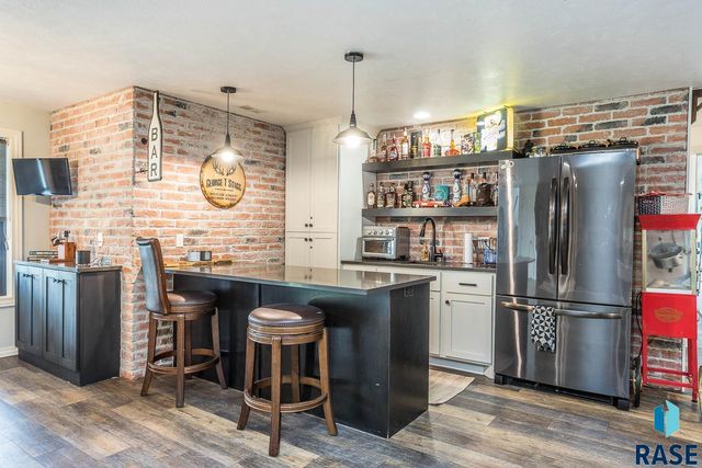 4312 Alpine Ave, Sioux Falls, SD 57110