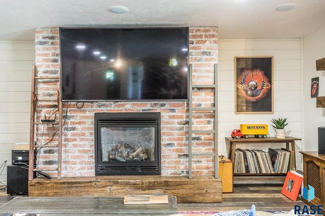 4312 Alpine Ave, Sioux Falls, SD 57110