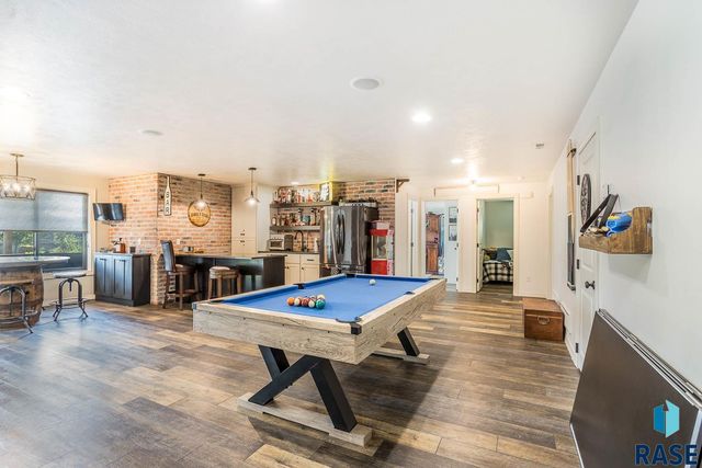 4312 Alpine Ave, Sioux Falls, SD 57110