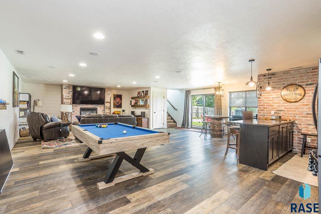 4312 Alpine Ave, Sioux Falls, SD 57110