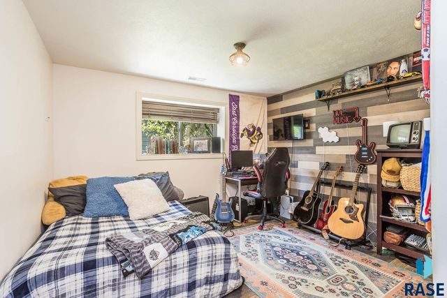 4312 Alpine Ave, Sioux Falls, SD 57110