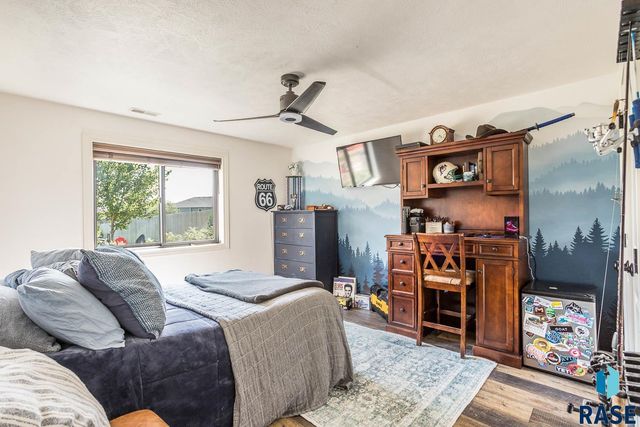 4312 Alpine Ave, Sioux Falls, SD 57110