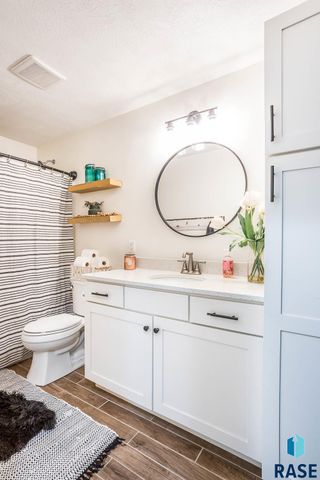 4312 Alpine Ave, Sioux Falls, SD 57110