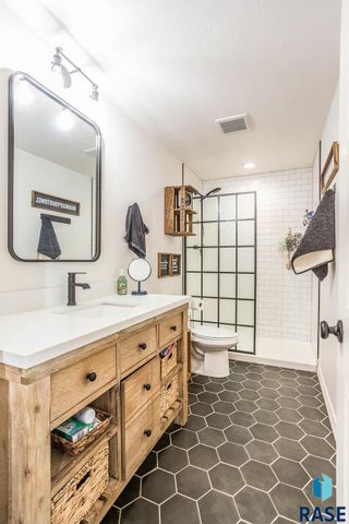 4312 Alpine Ave, Sioux Falls, SD 57110
