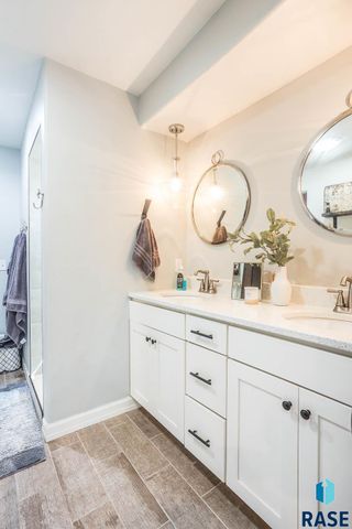 4312 Alpine Ave, Sioux Falls, SD 57110