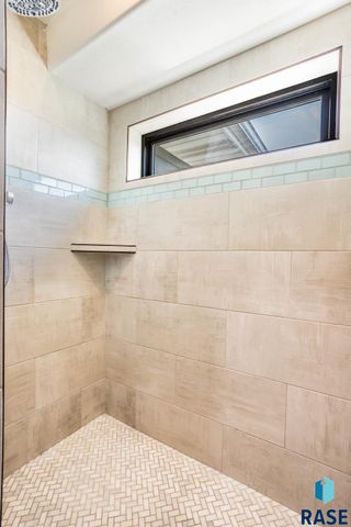 4312 Alpine Ave, Sioux Falls, SD 57110