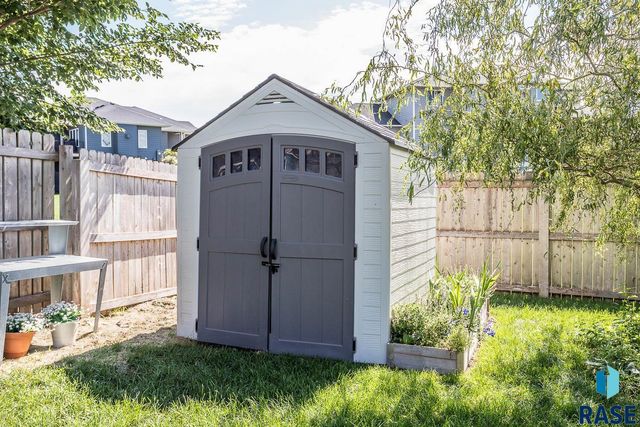 4312 Alpine Ave, Sioux Falls, SD 57110
