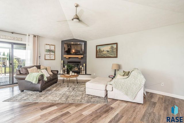 4312 Alpine Ave, Sioux Falls, SD 57110