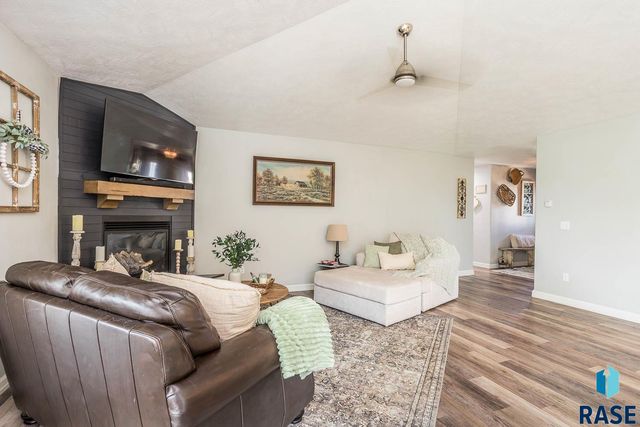 4312 Alpine Ave, Sioux Falls, SD 57110