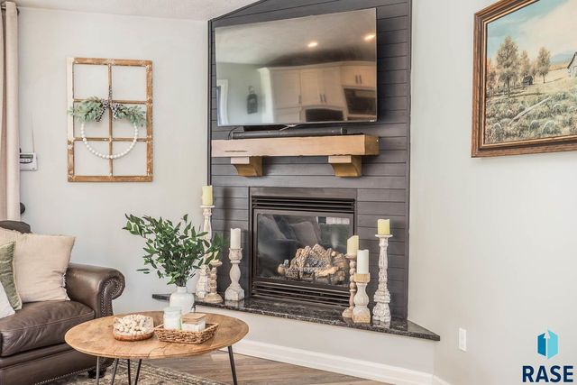 4312 Alpine Ave, Sioux Falls, SD 57110