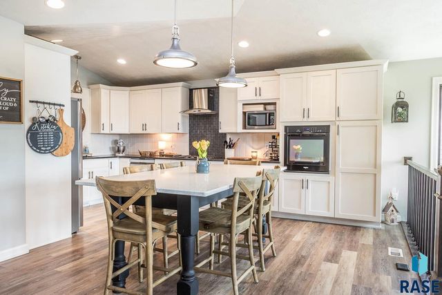 4312 Alpine Ave, Sioux Falls, SD 57110