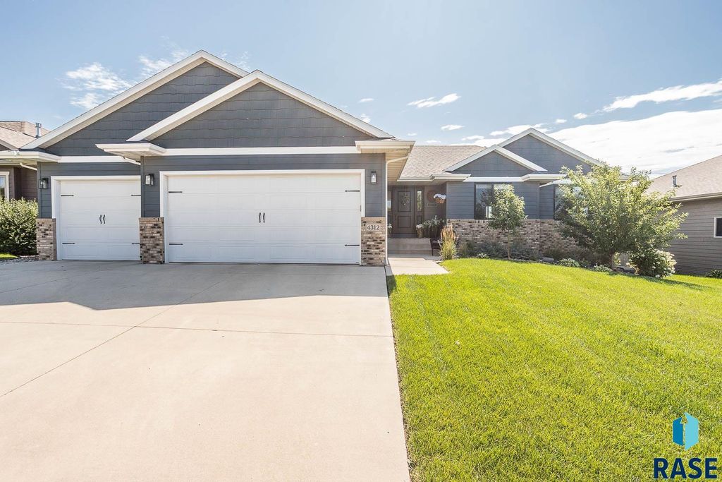 4312 Alpine Ave, Sioux Falls, SD 57110