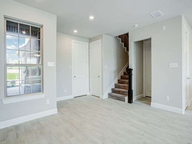 572 Hutchinson Lane, Lewisville, TX 75077