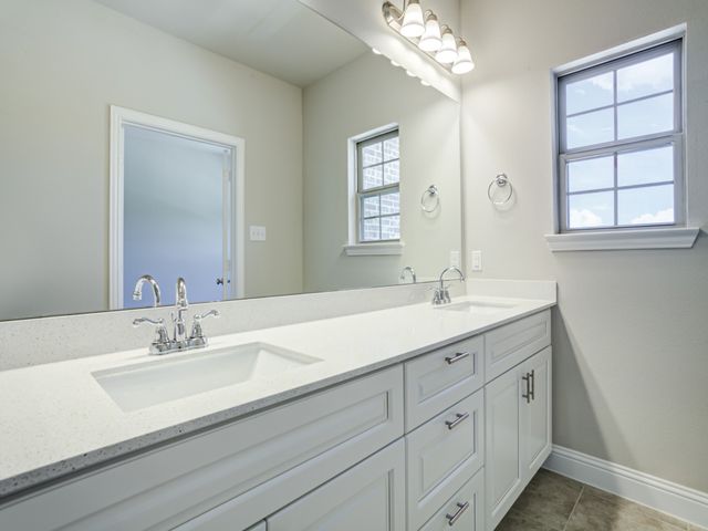 572 Hutchinson Lane, Lewisville, TX 75077