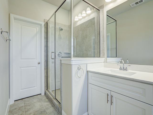 572 Hutchinson Lane, Lewisville, TX 75077