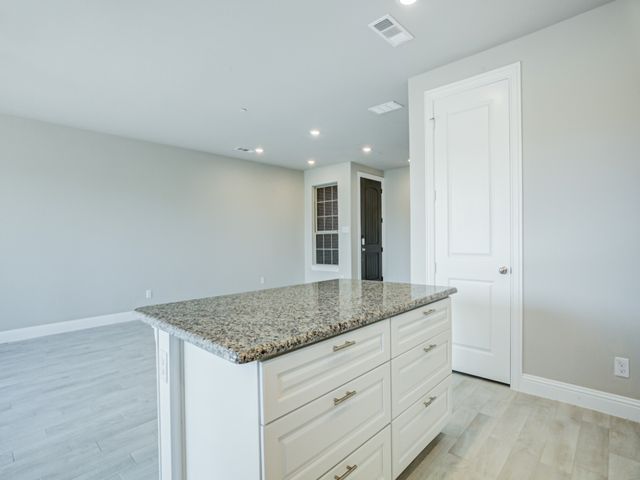 572 Hutchinson Lane, Lewisville, TX 75077