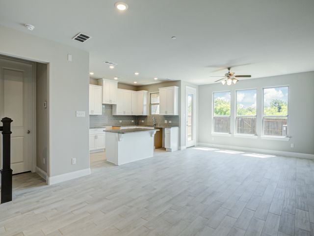 572 Hutchinson Lane, Lewisville, TX 75077